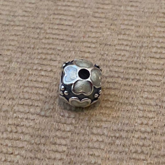 Pandora Daisy White Enamel Charm - Picture 3 of 14